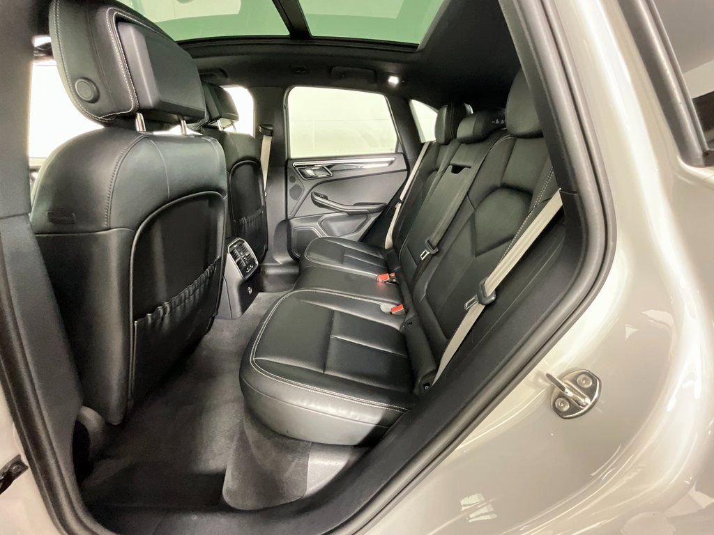 Used 2023 Porsche Macan Turbo image 25