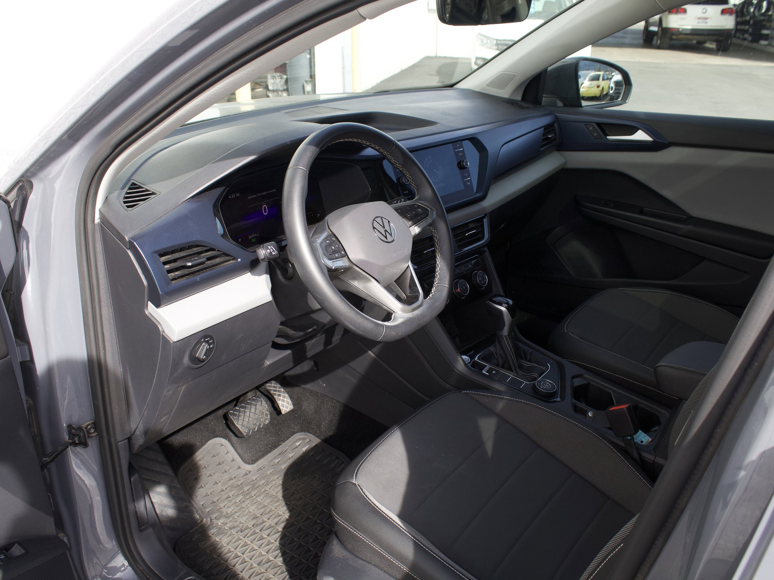 Used 2023 Volkswagen Taos SE w/ Panoramic Sunroof Package AWD/4WD image 10
