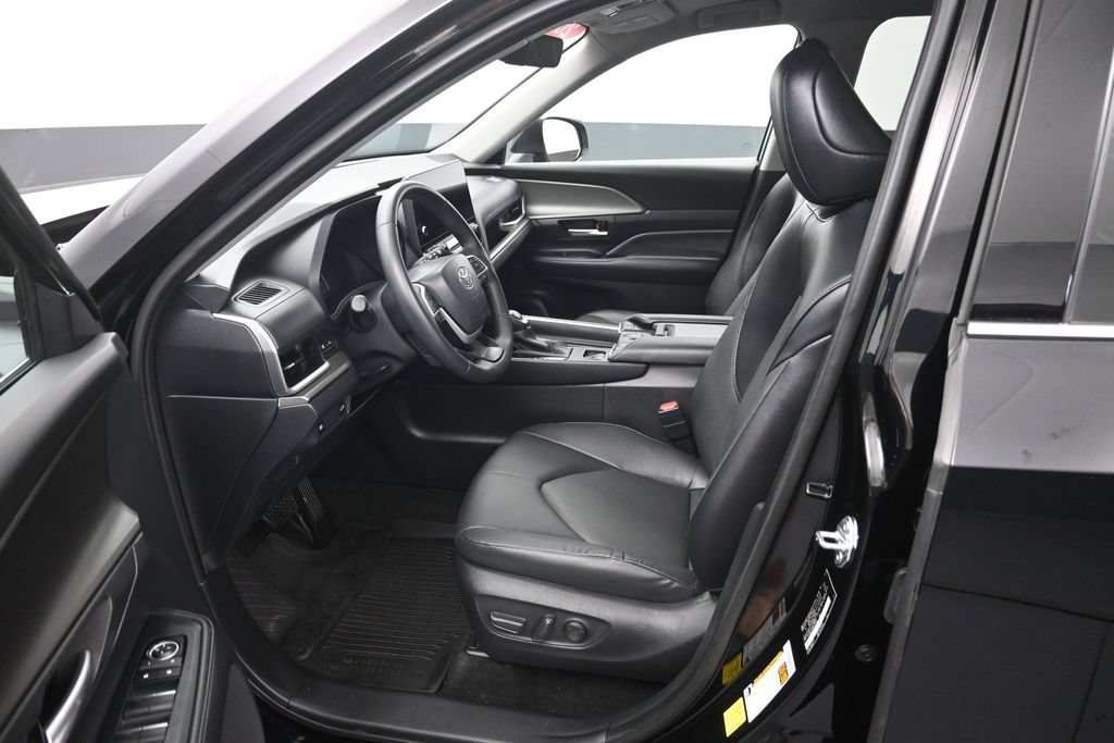 Used 2024 Toyota Grand Highlander AWD image 9