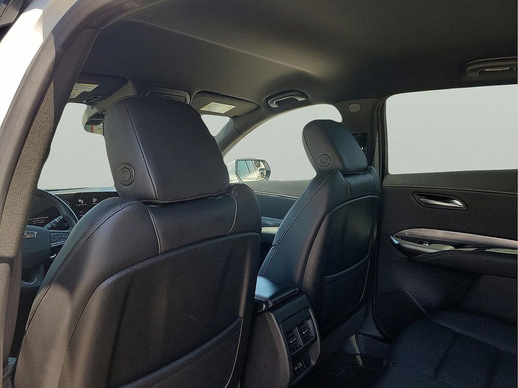 Used 2024 Cadillac XT4 Premium Luxury image 11