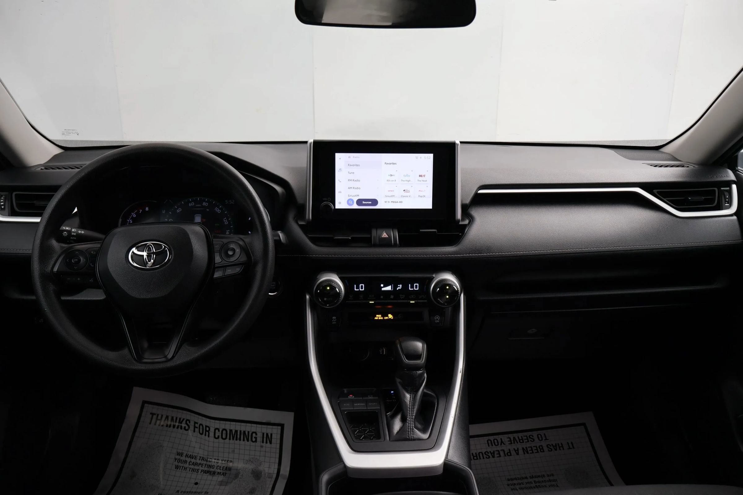 Used 2025 Toyota RAV4 XLE FWD image 16