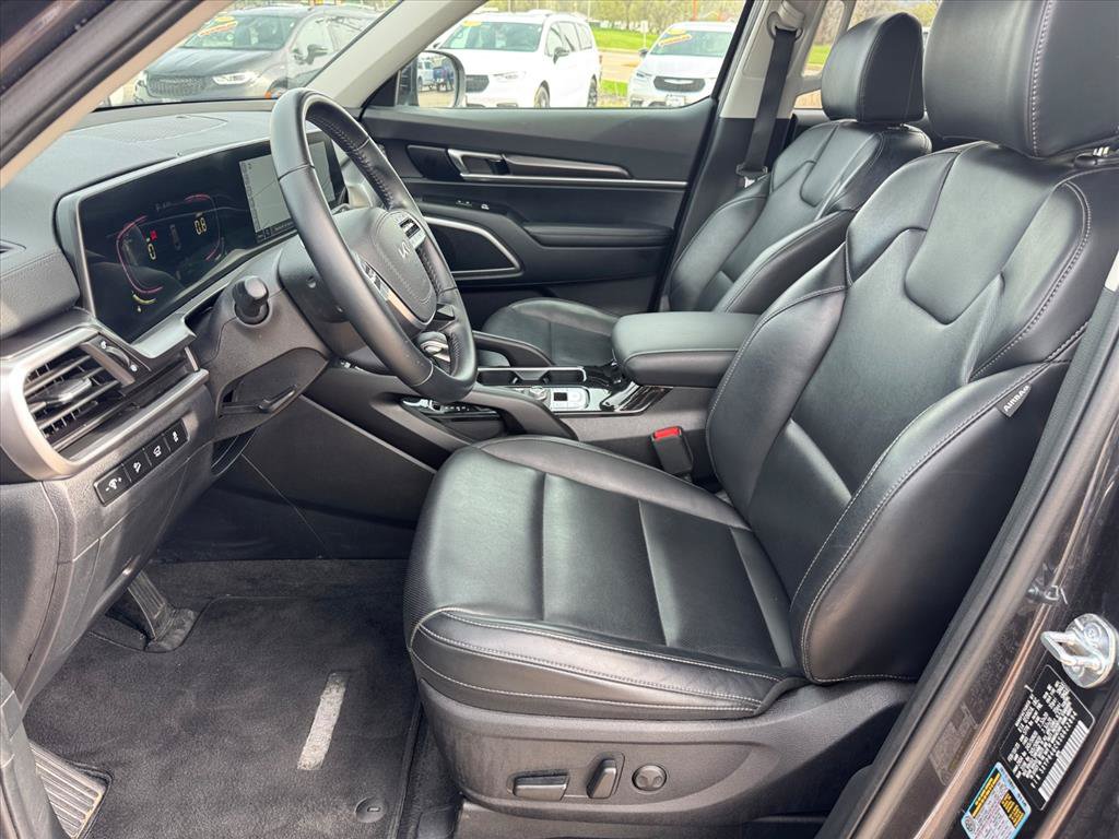 Used 2025 Kia Telluride S FWD image 9