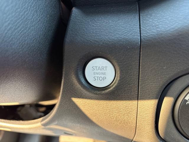 Used 2022 Nissan Frontier PRO-4X AWD/4WD image 16