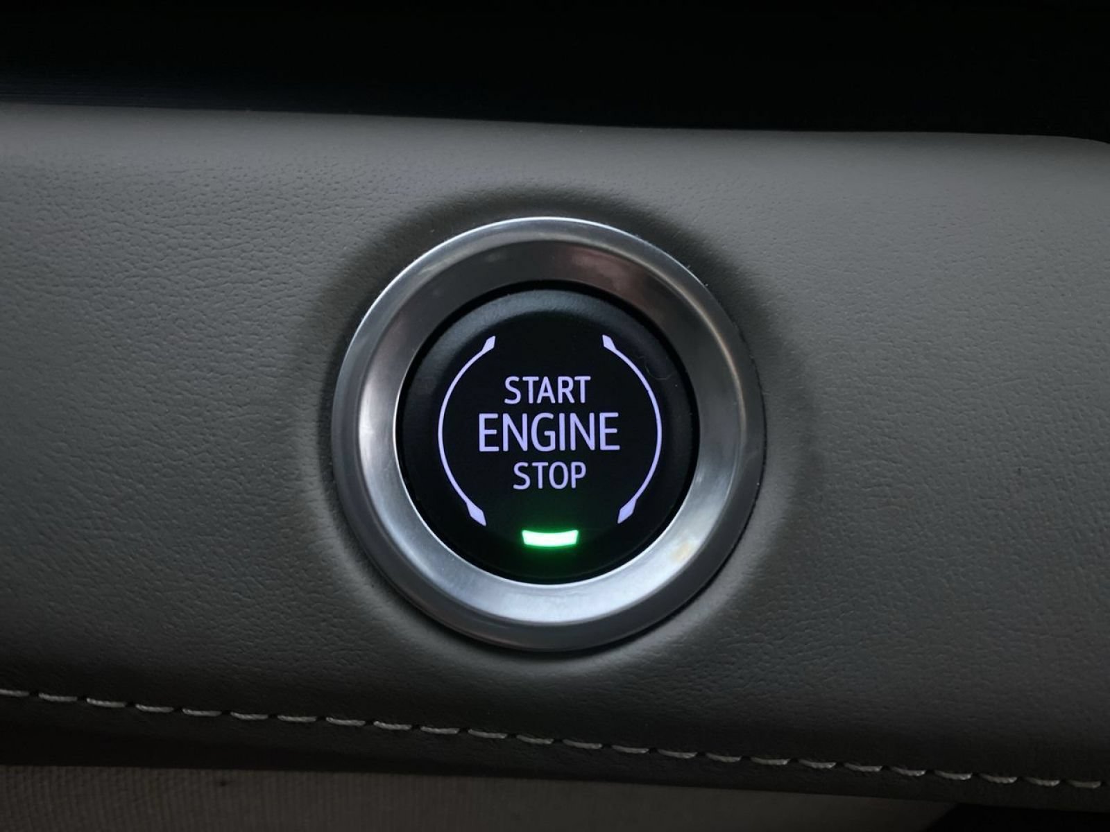 Certified 2024 Cadillac Escalade ESV Sport Platinum w/ LPO, ONYX Package AWD/4WD image 8