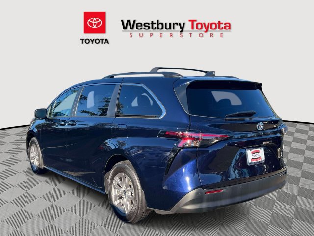 Certified 2025 Toyota Sienna XLE w/ XLE Plus Package FWD image 9