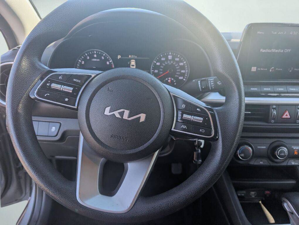 Used 2024 Kia Forte LXS FWD image 32