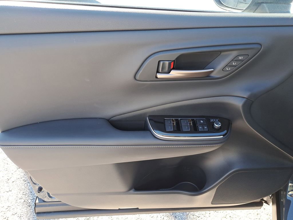 Certified 2025 Toyota Crown Signia image 14