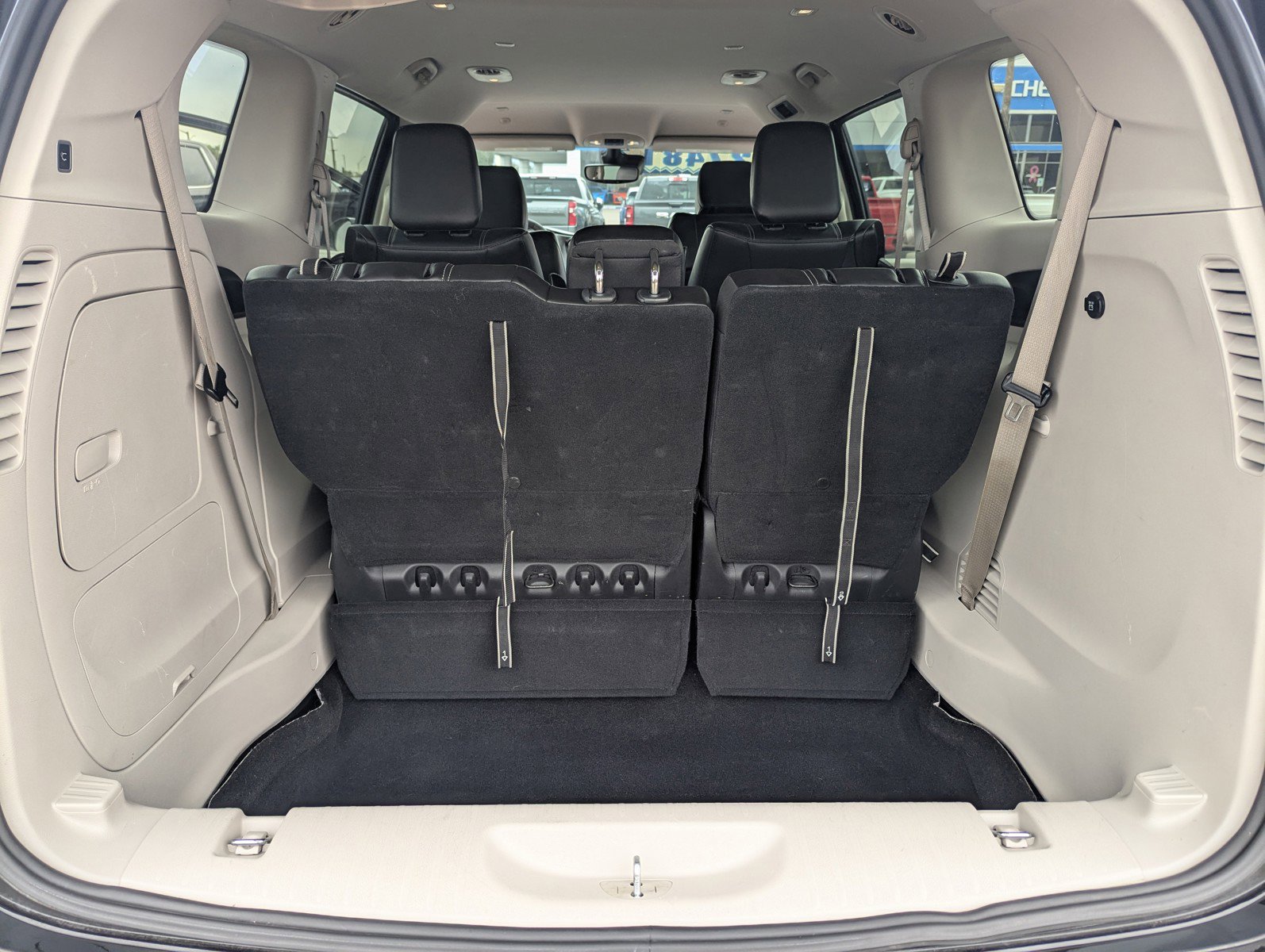 Used 2024 Chrysler Pacifica Select image 10