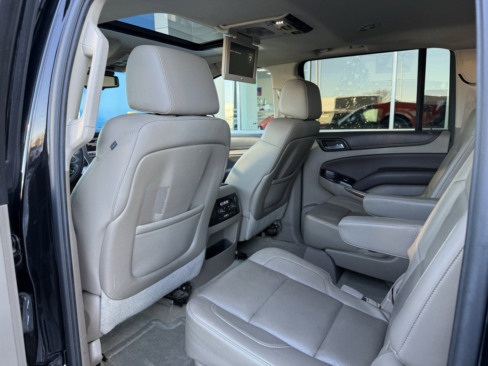 Used 2015 Chevrolet Suburban LTZ image 18