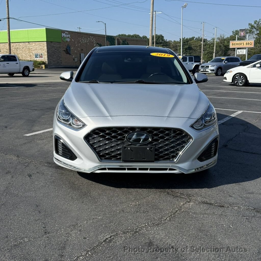 Used 2019 Hyundai Sonata Limited w/ Ultimate Package 04 FWD image 4