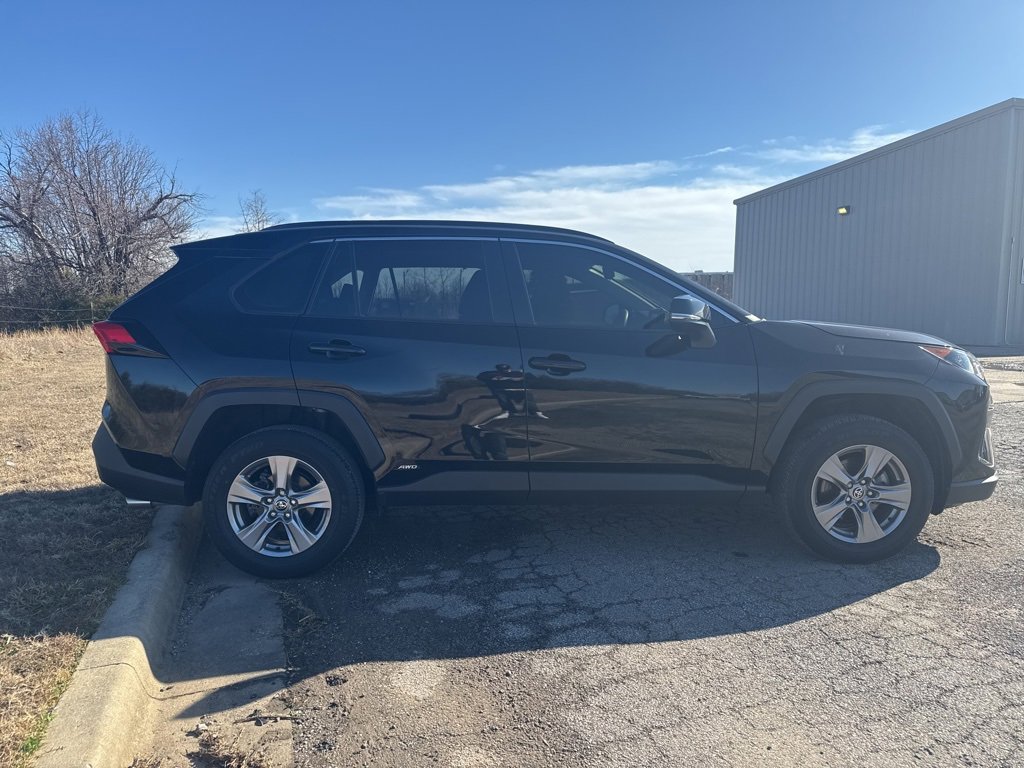 Used 2022 Toyota RAV4 LE image 7