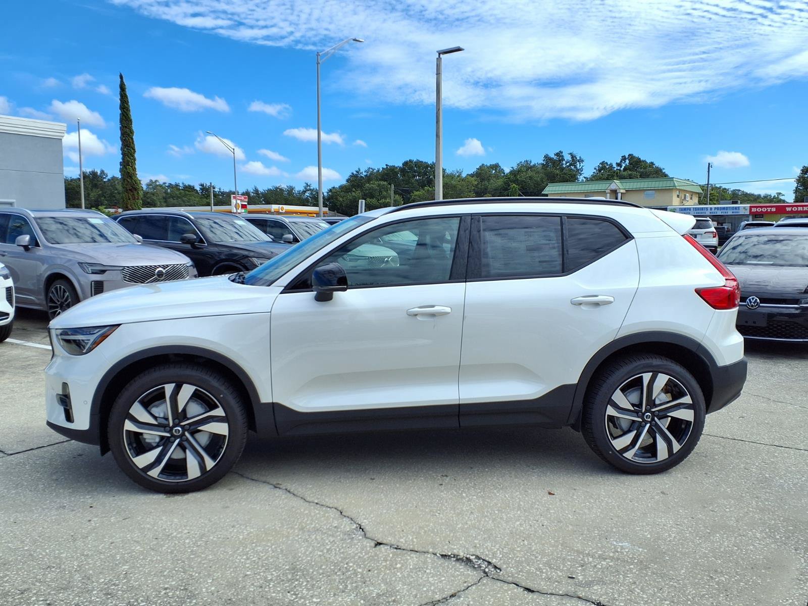 New 2026 Volvo XC40 B5 Plus w/ Climate Package AWD/4WD image 4