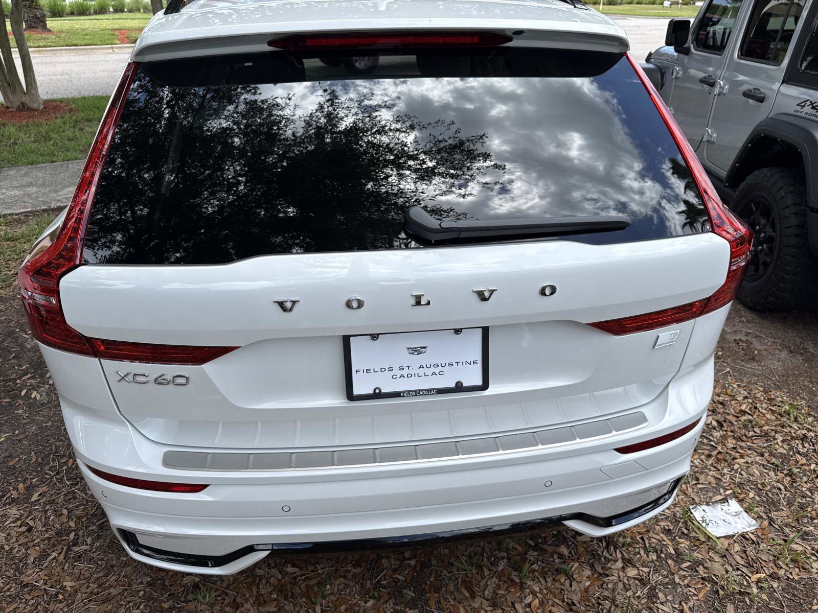 Used 2023 Volvo XC60 T8 Ultimate AWD/4WD image 6