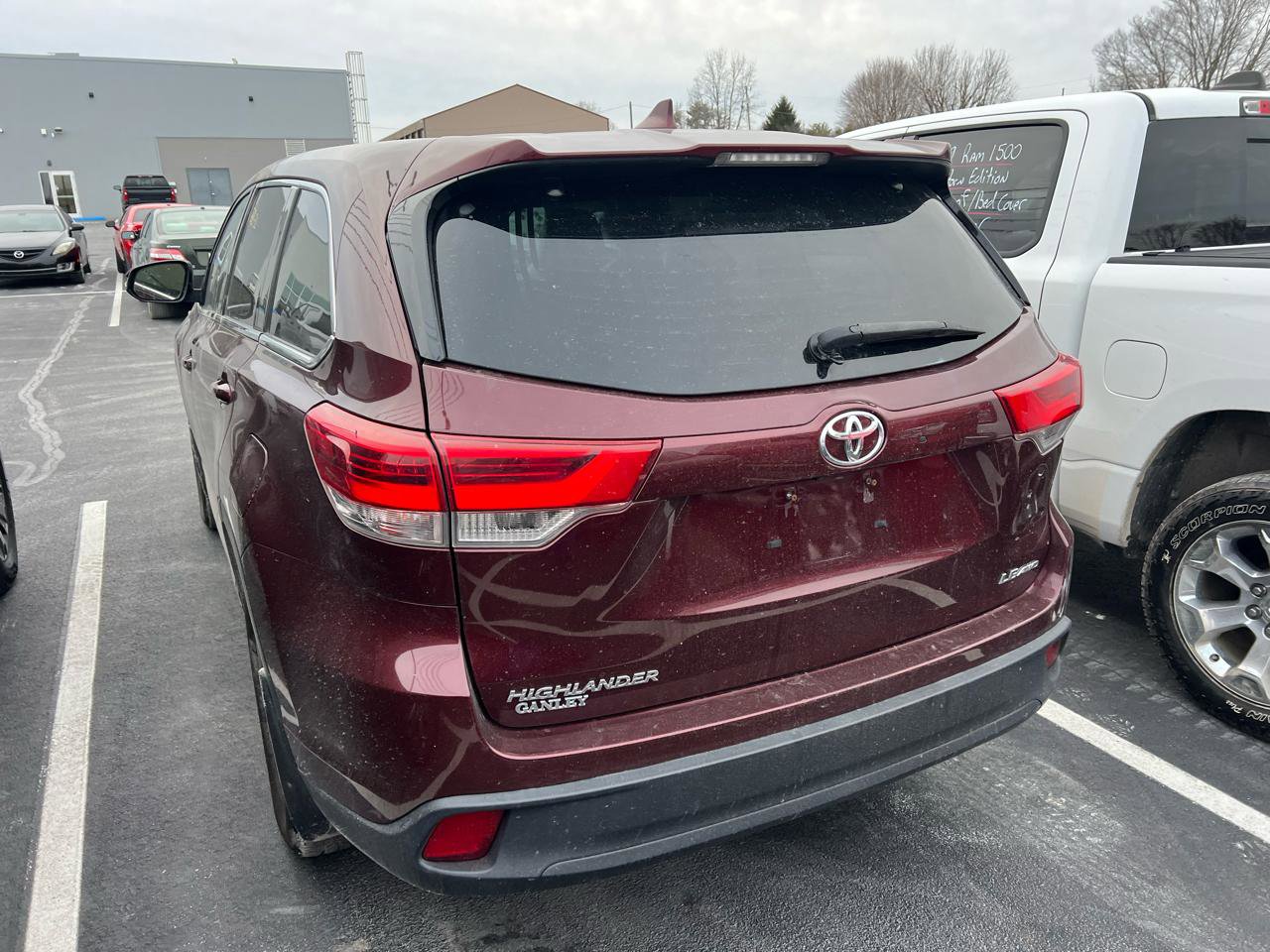 Used 2018 Toyota Highlander Plus w/ Carpet Mat Package (TMS) image 3