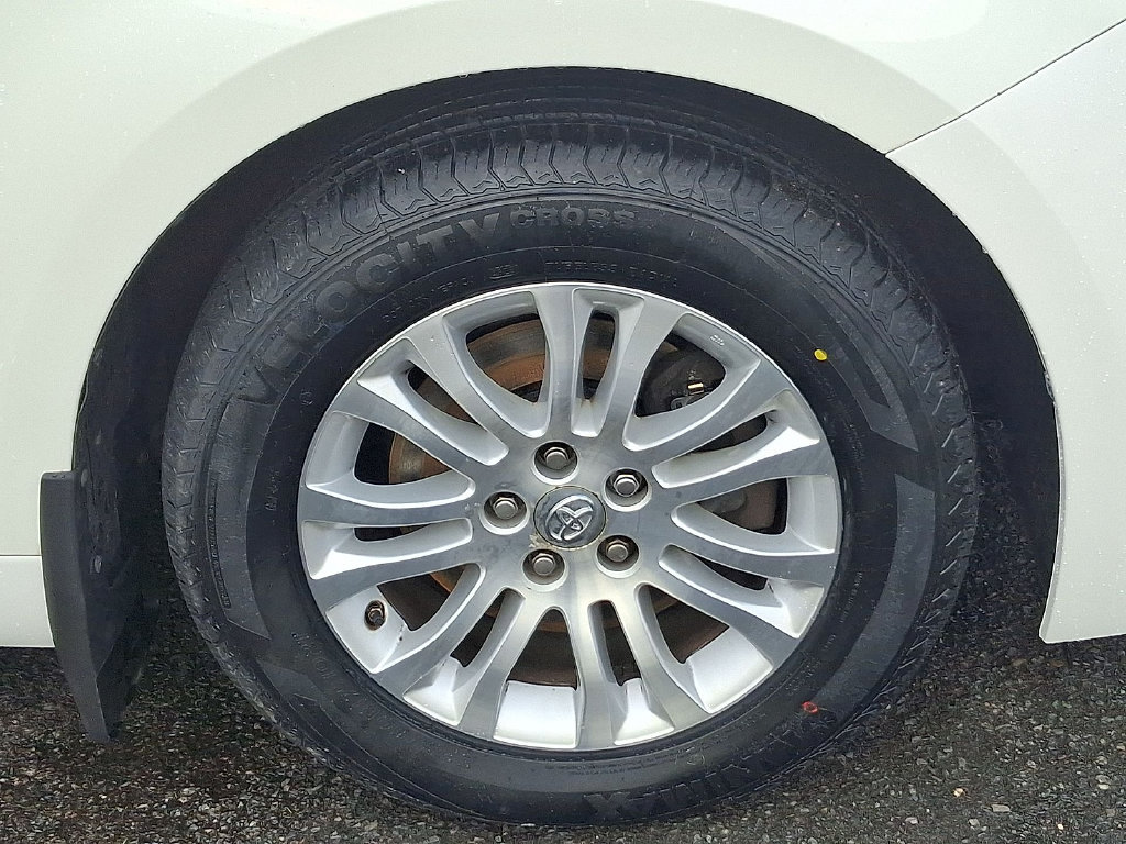 Used 2017 Toyota Sienna XLE w/ XLE Navigation Package FWD image 35