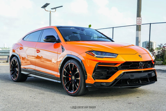 Used 2022 Lamborghini Urus image 12