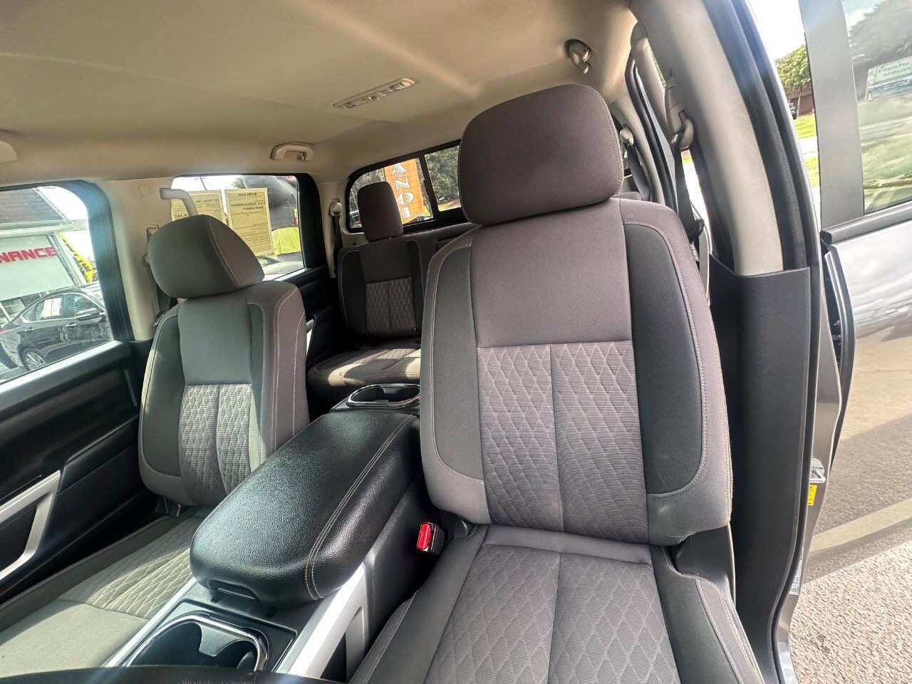 Used 2021 Nissan Titan SV w/ SV Convenience Package image 15