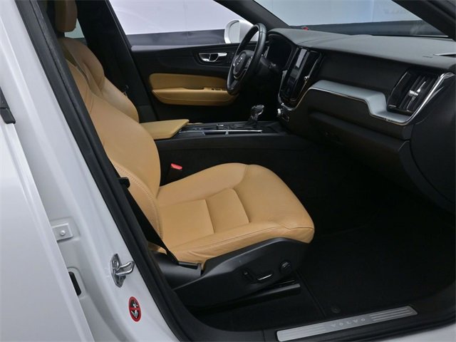 Used 2018 Volvo XC60 T5 Momentum w/ Vision Package image 29