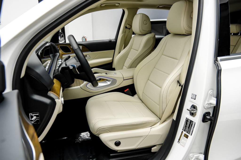 Used 2025 Mercedes-Benz GLE 450e 4MATIC w/ Driver Assistance Package image 44