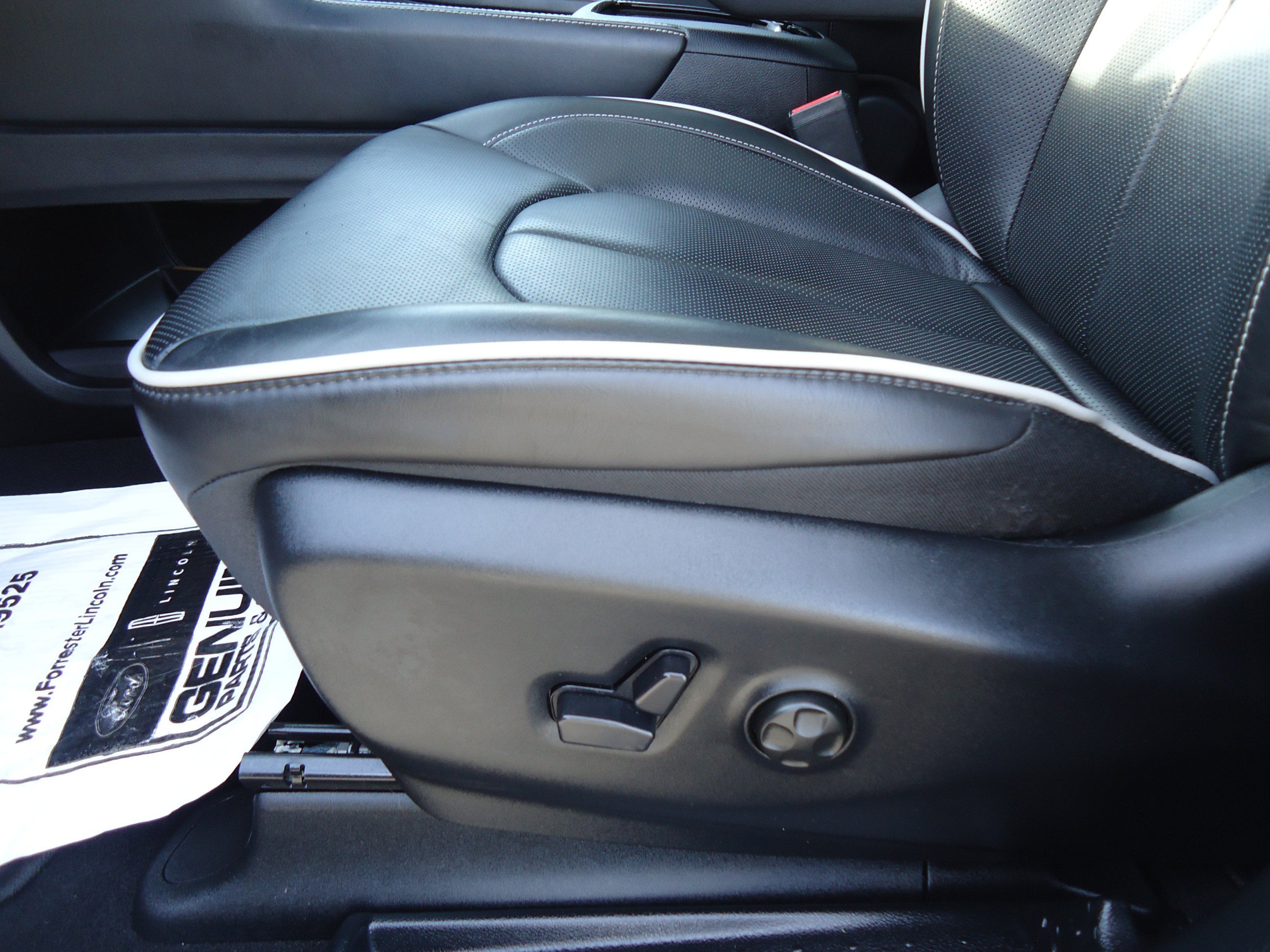 Used 2026 Chrysler Pacifica Limited FWD image 23