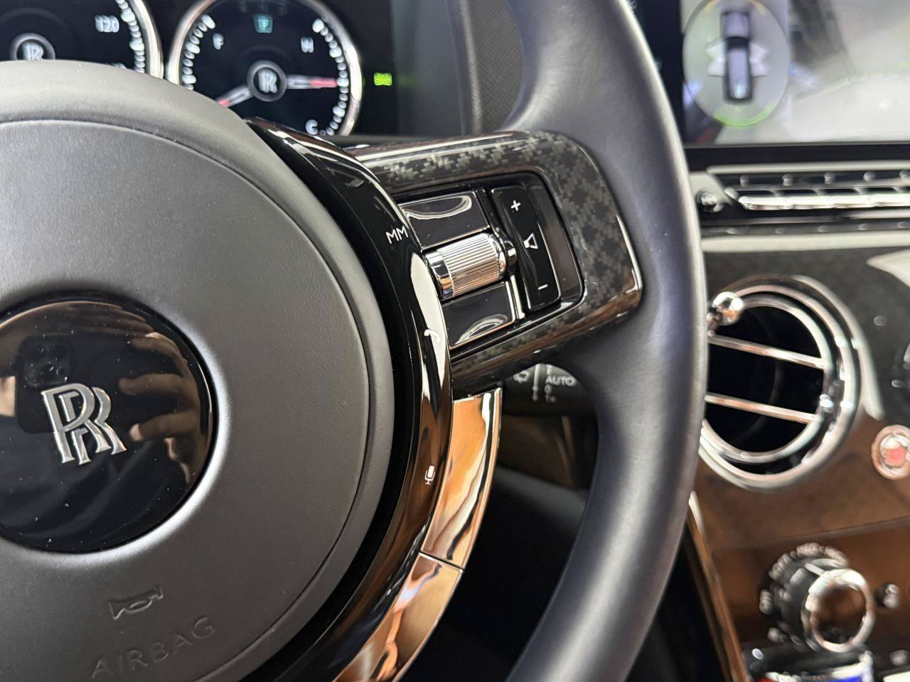 Used 2022 Rolls-Royce Cullinan Black Badge w/ Dark Exterior Package AWD/4WD image 24