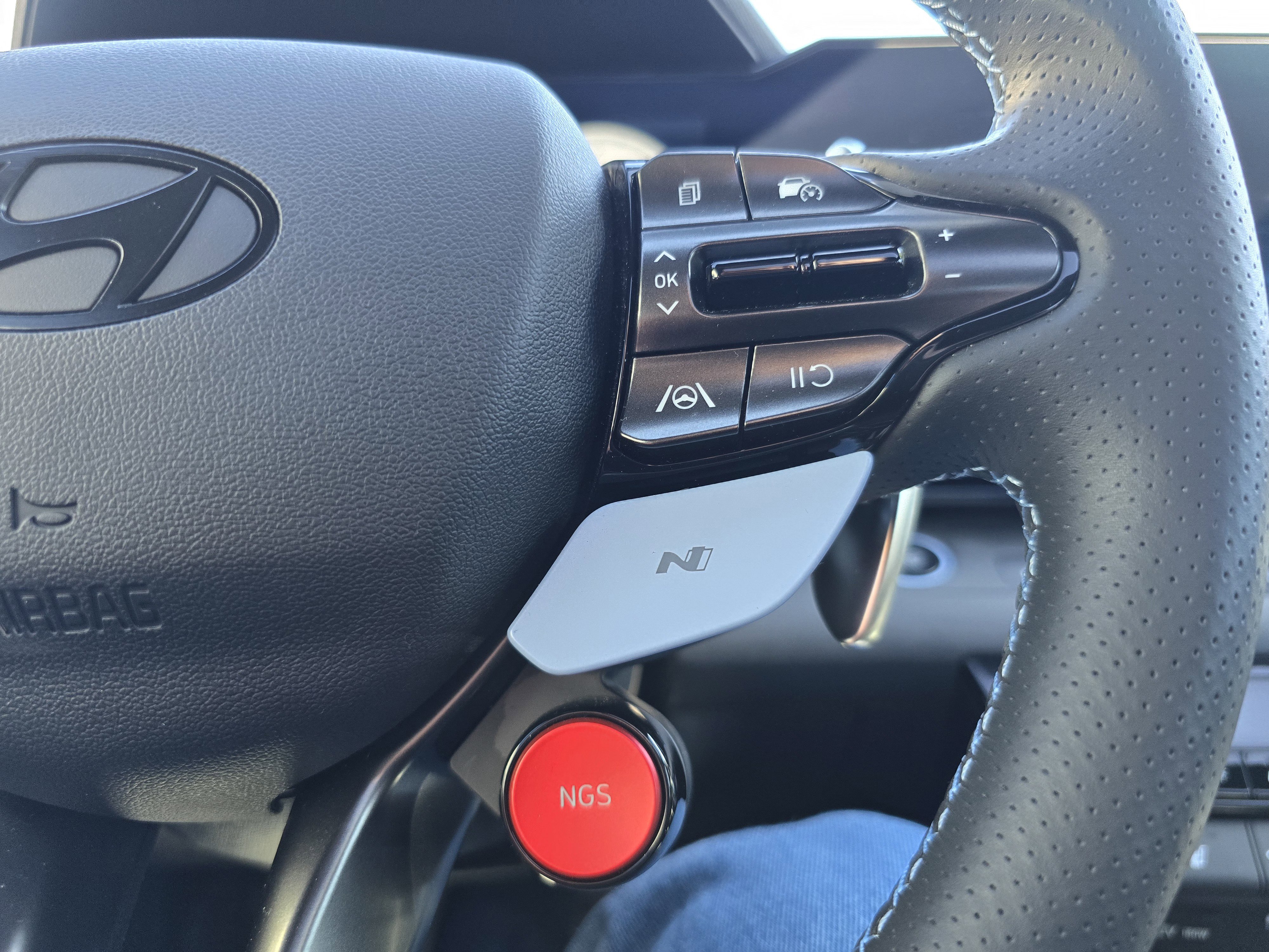 Used 2025 Hyundai Elantra N Base image 23