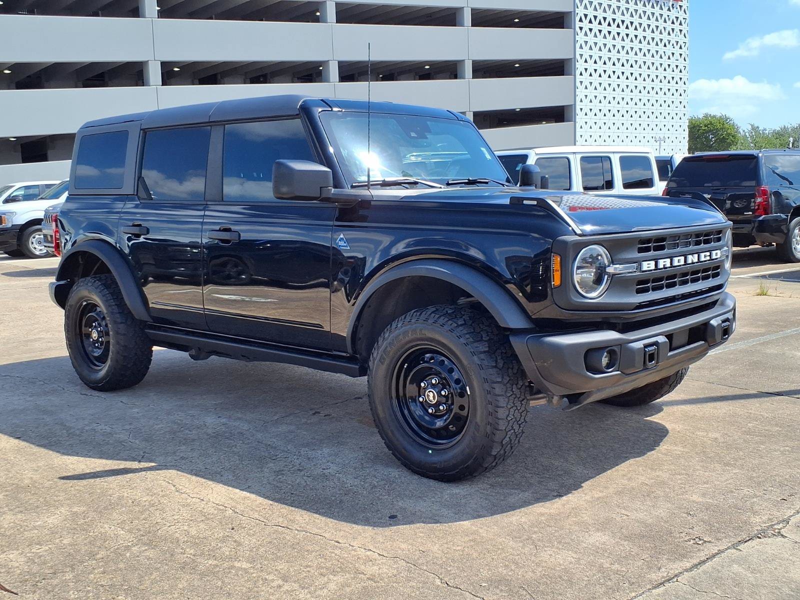 Used 2023 Ford Bronco Black Diamond AWD/4WD image 2