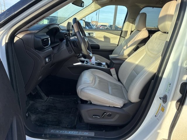 Used 2020 Ford Explorer Platinum w/ Premium Technology Package image 11