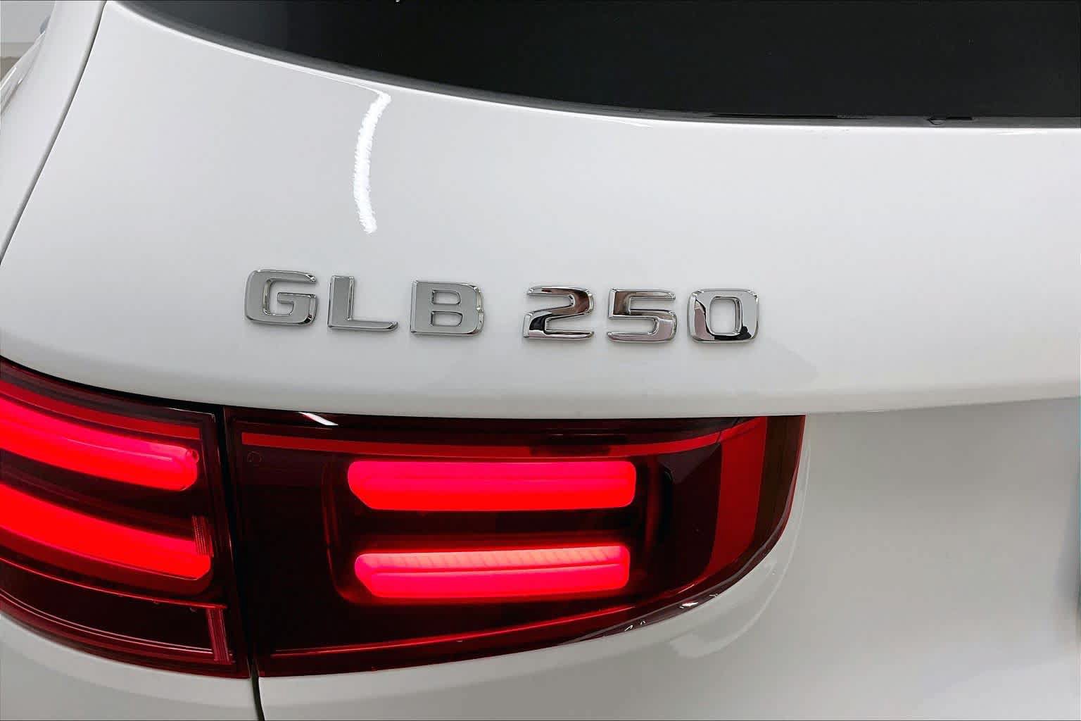 Used 2026 Mercedes-Benz GLB 250 4MATIC image 15
