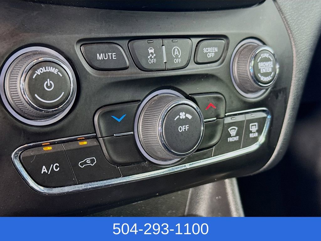 Used 2020 Jeep Cherokee Latitude Plus FWD image 18