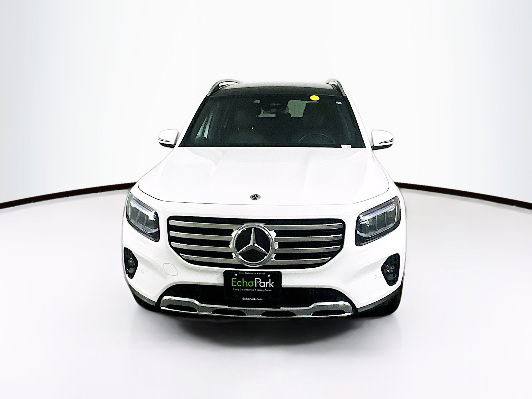 Used 2025 Mercedes-Benz GLB 250 4MATIC image 2
