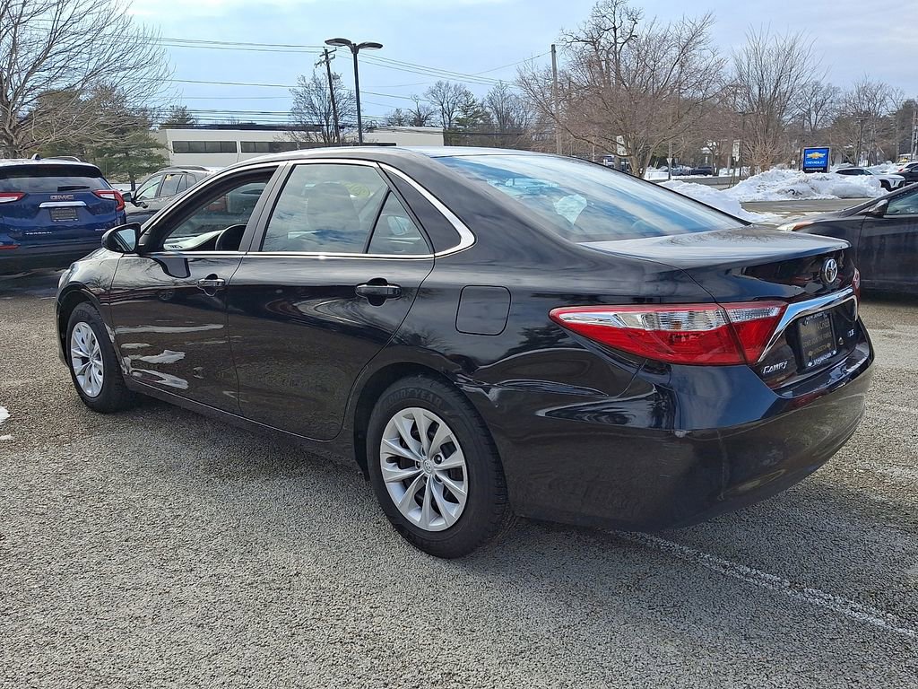 Used 2015 Toyota Camry LE image 4