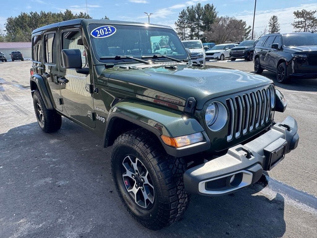 Used 2023 Jeep Wrangler Sahara AWD/4WD image 8