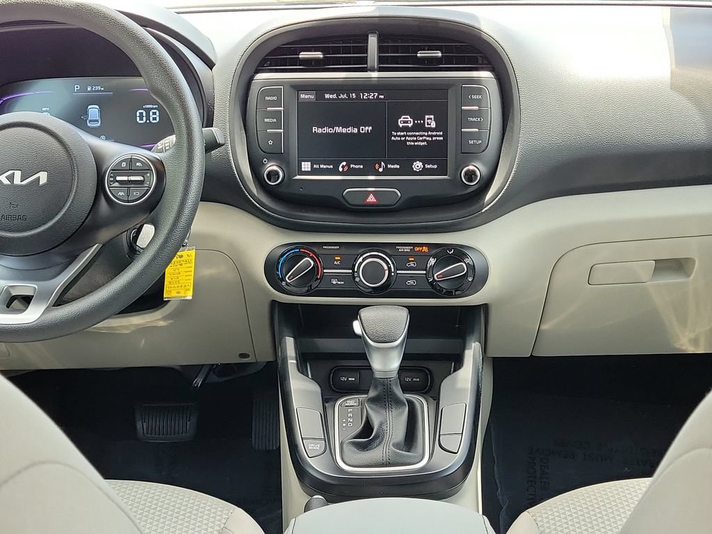 Used 2025 Kia Soul LX w/ LX Technology Package FWD image 15