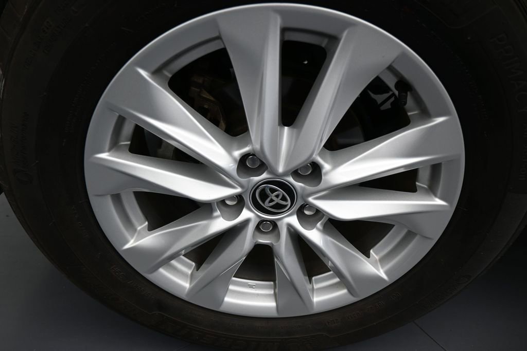 Used 2024 Toyota Corolla Cross LE FWD image 41