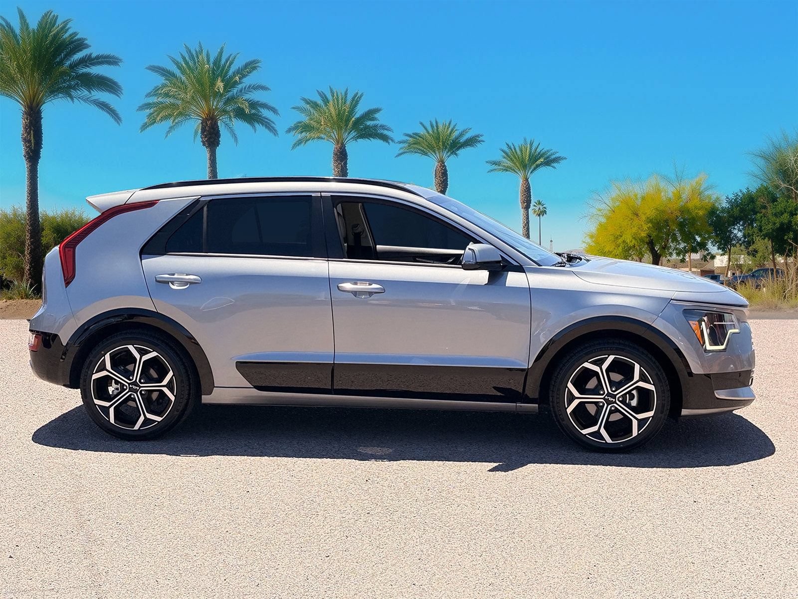 Used 2023 Kia Niro SX Touring FWD image 6