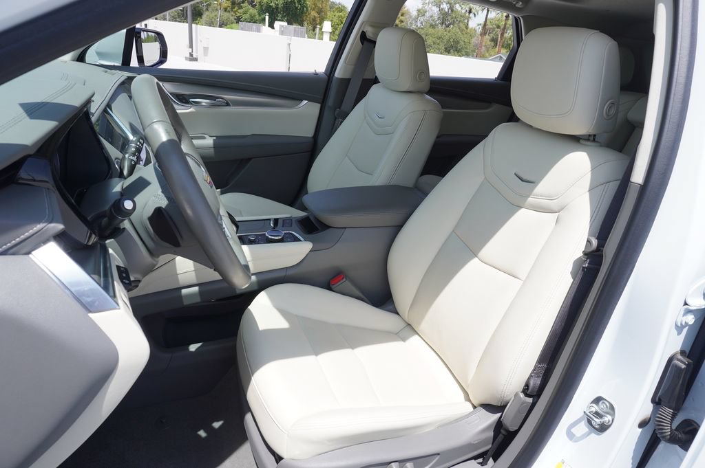 Certified 2024 Cadillac XT5 Premium Luxury w/ Technology Package FWD image 14