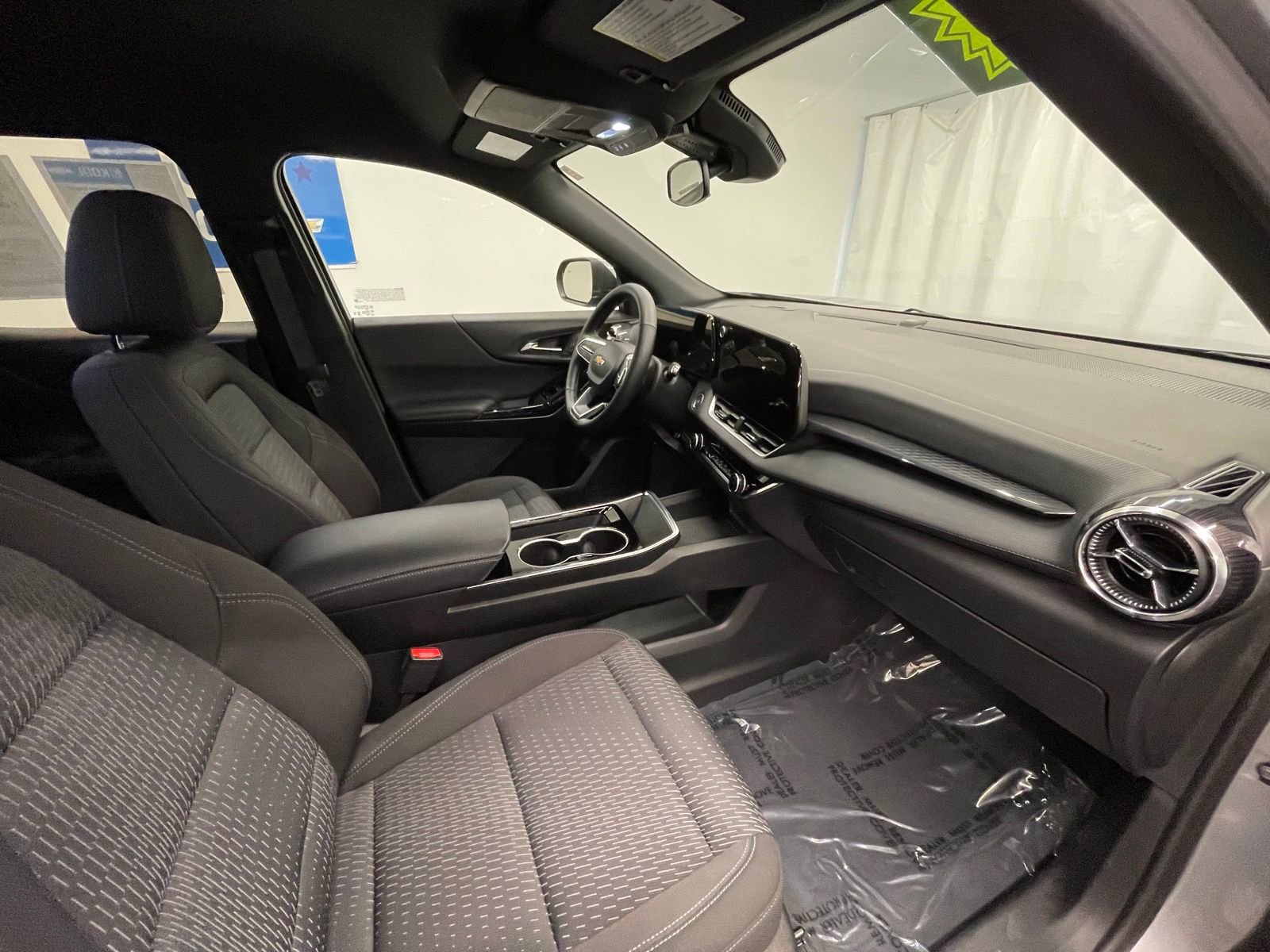 Used 2025 Chevrolet Equinox LT image 8