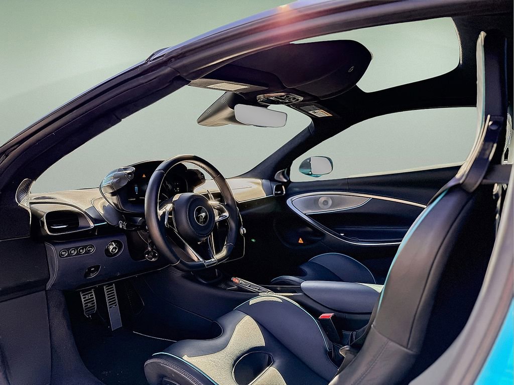 Used 2025 McLaren Artura Spider RWD image 16