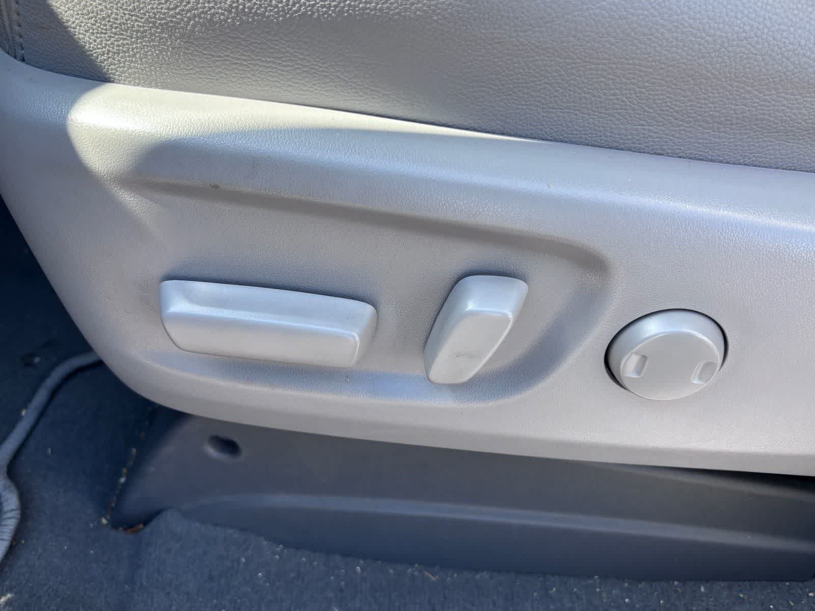 Used 2020 Toyota Sienna XLE w/ XLE Navigation Package FWD image 14