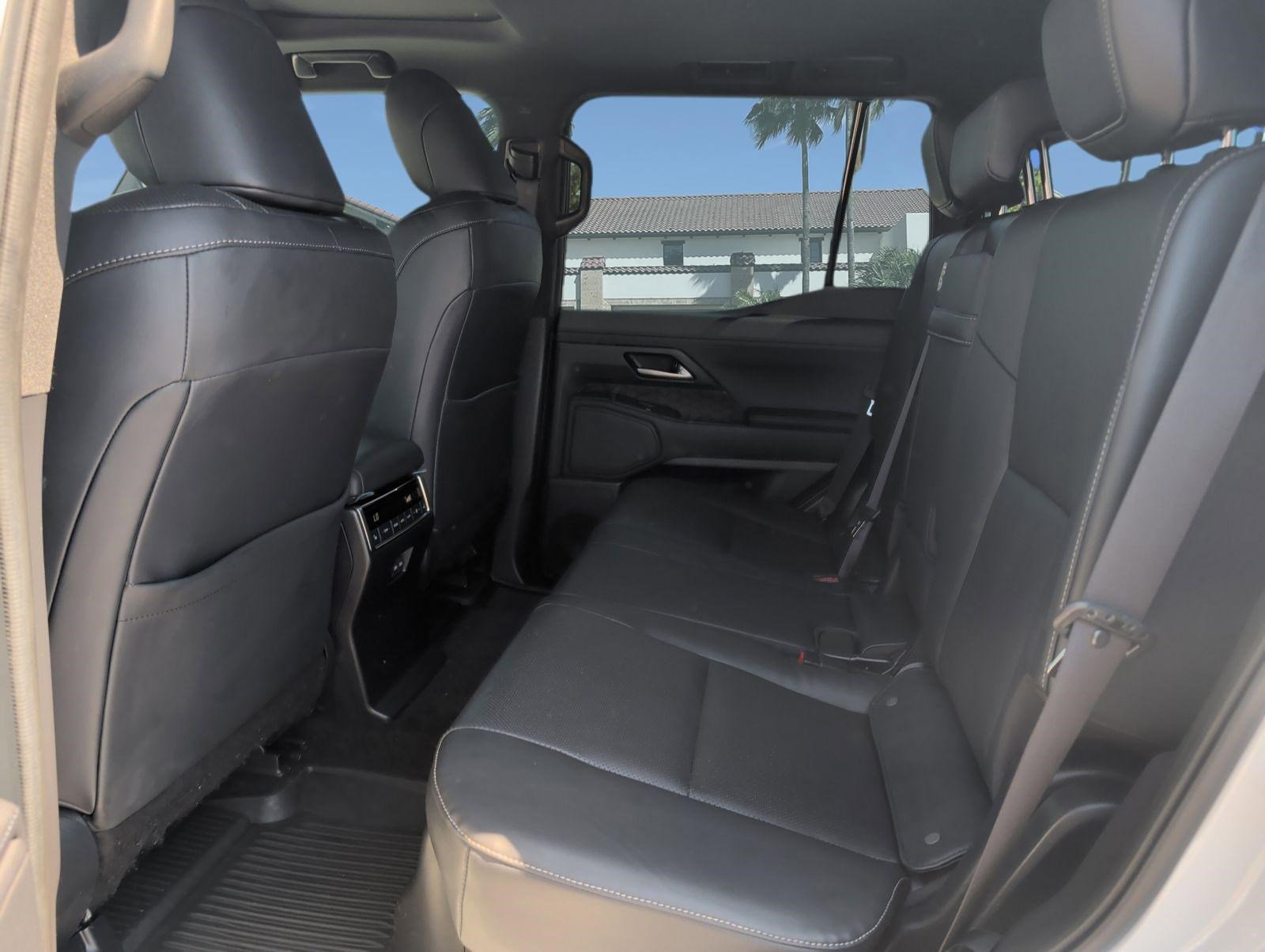Used 2024 Lexus GX 550 w/ Accessory Package (Z1) image 25