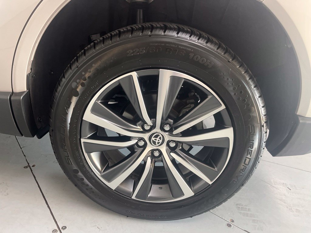 Used 2024 Toyota Venza LE AWD/4WD image 16