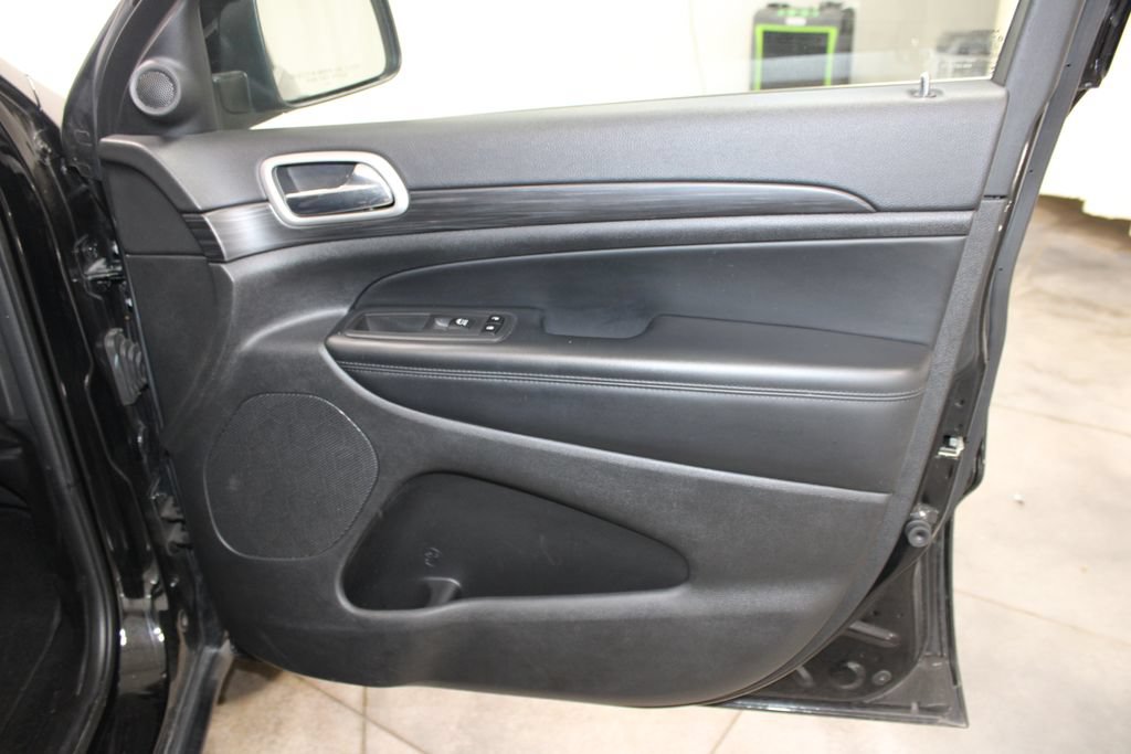 Used 2022 Jeep Grand Cherokee Laredo X RWD image 22