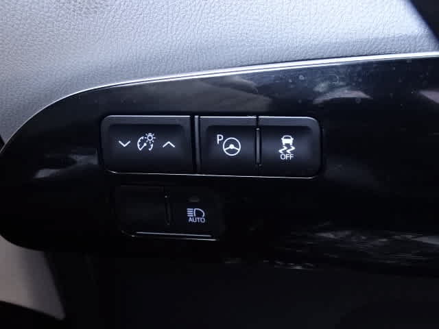 Used 2022 Toyota Prius LE FWD image 38