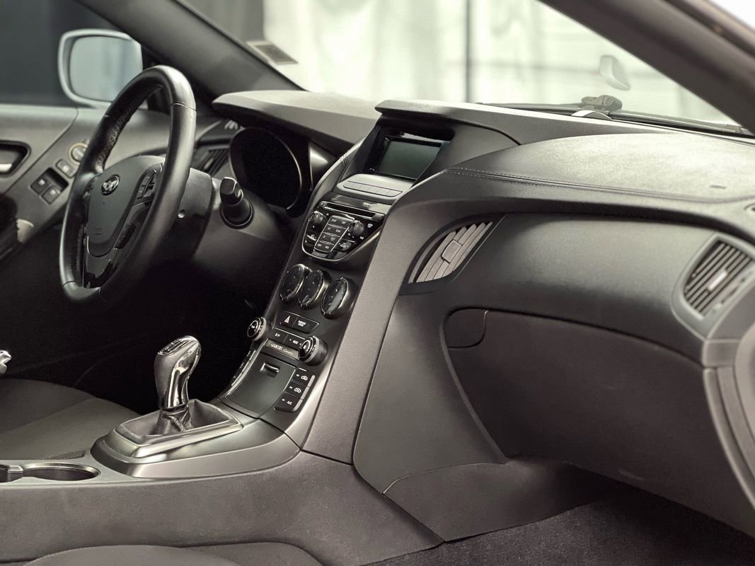 Used 2015 Hyundai Genesis 3.8 image 16