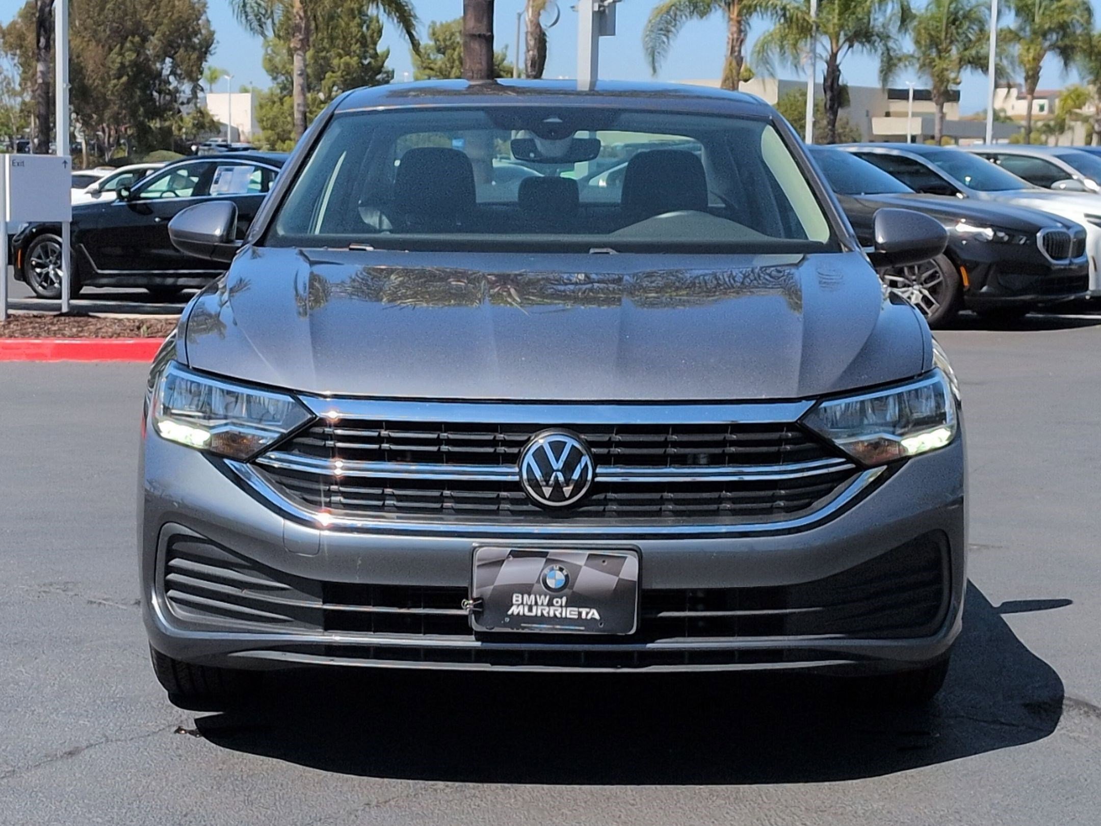 Used 2023 Volkswagen Jetta SE FWD image 3