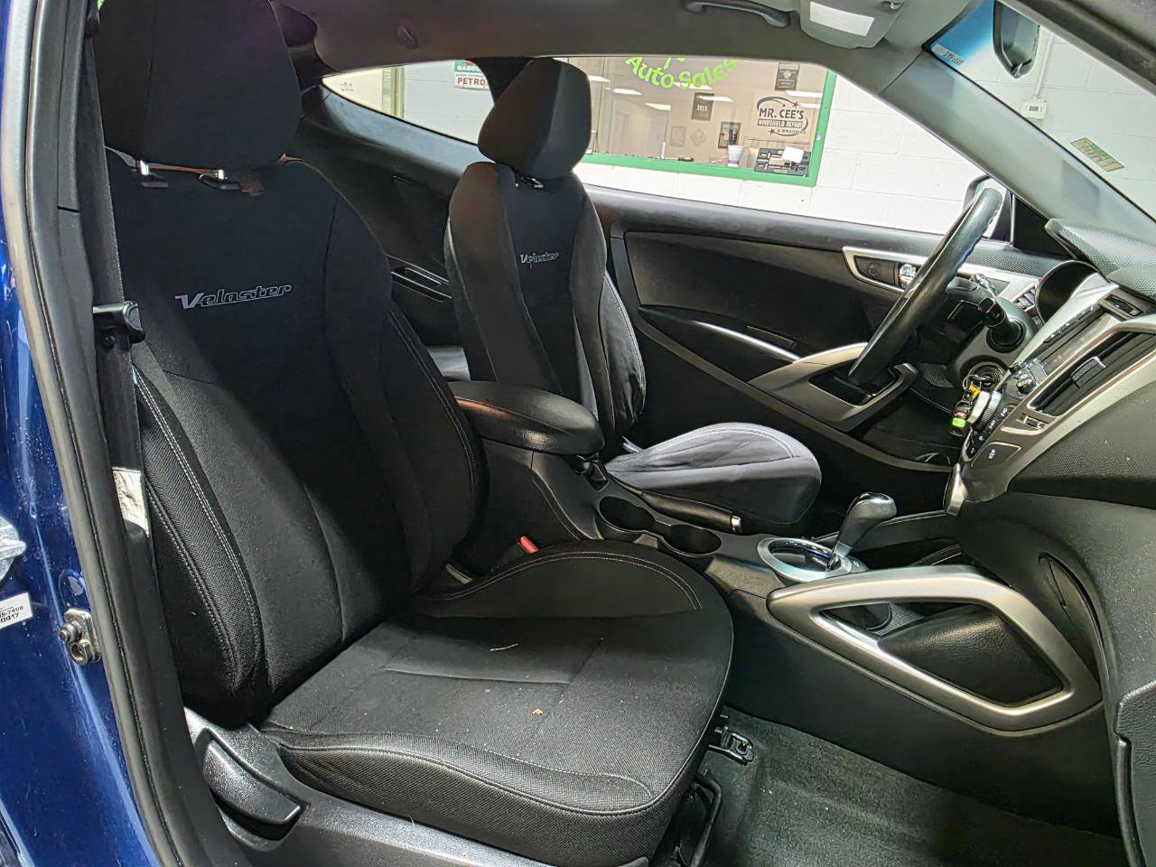Used 2016 Hyundai Veloster FWD image 23