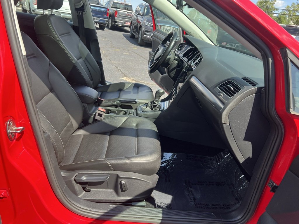 Used 2018 Volkswagen Golf SE image 24