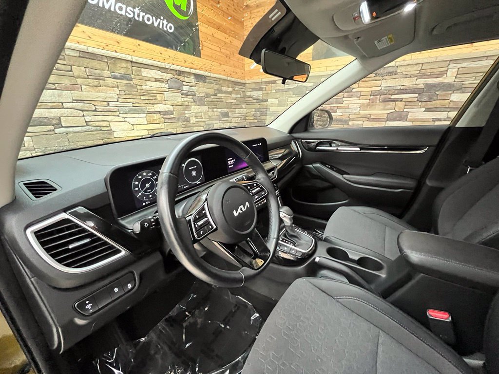 Used 2024 Kia Seltos S AWD/4WD image 35