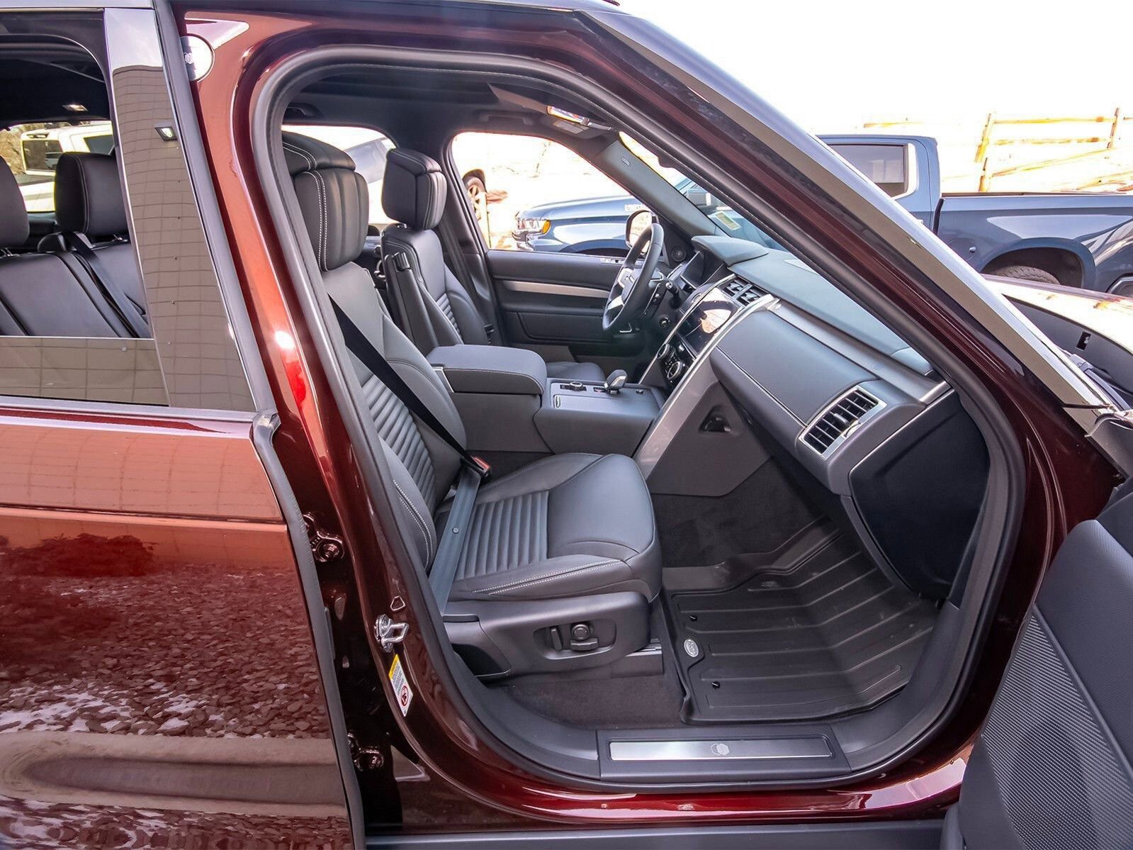 New 2026 Land Rover Discovery Limited Edition image 42